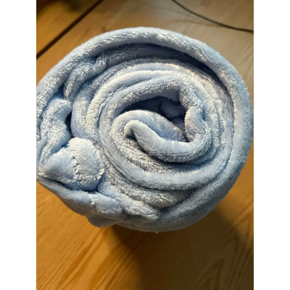 New Room Essentials Plush Fleece Throw Blanket Baby Blue size 50”x60”